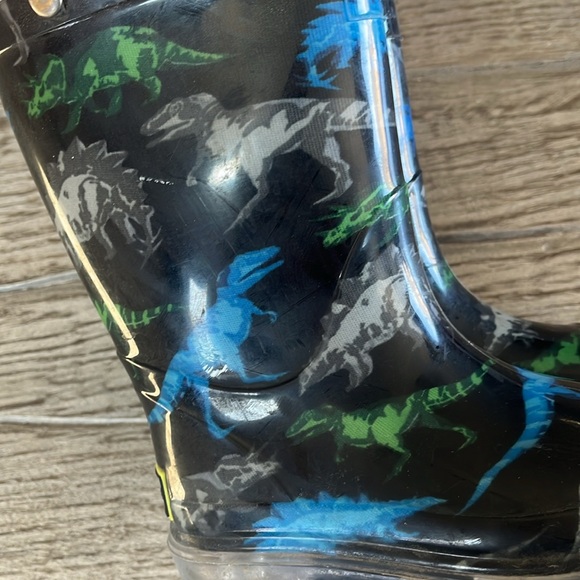 light up dino rain boots - Picture 3 of 8